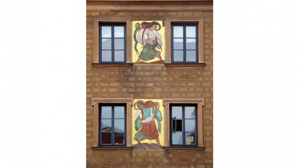 Freski Zofii Stryjeńskiej z roku 1928 na Rynku Starego Miasta w Warszawie [fot. Szczebrzeszynski, https://commons.wikimedia.org]