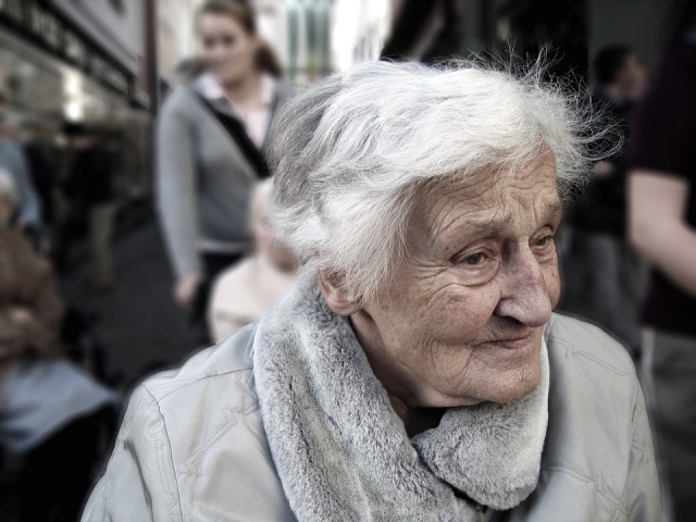 Osoby z demencją i chorobą Alzheimera są wśród nas. W regionie rusza kampania informacyjna