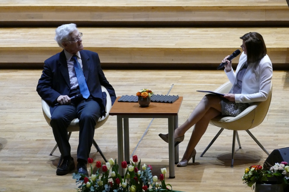 Magdalena Czercowy i prof. Andrzej Jasiński podczas wywiadu w filharmonii [fot. Małgorzata Ślusarczyk]