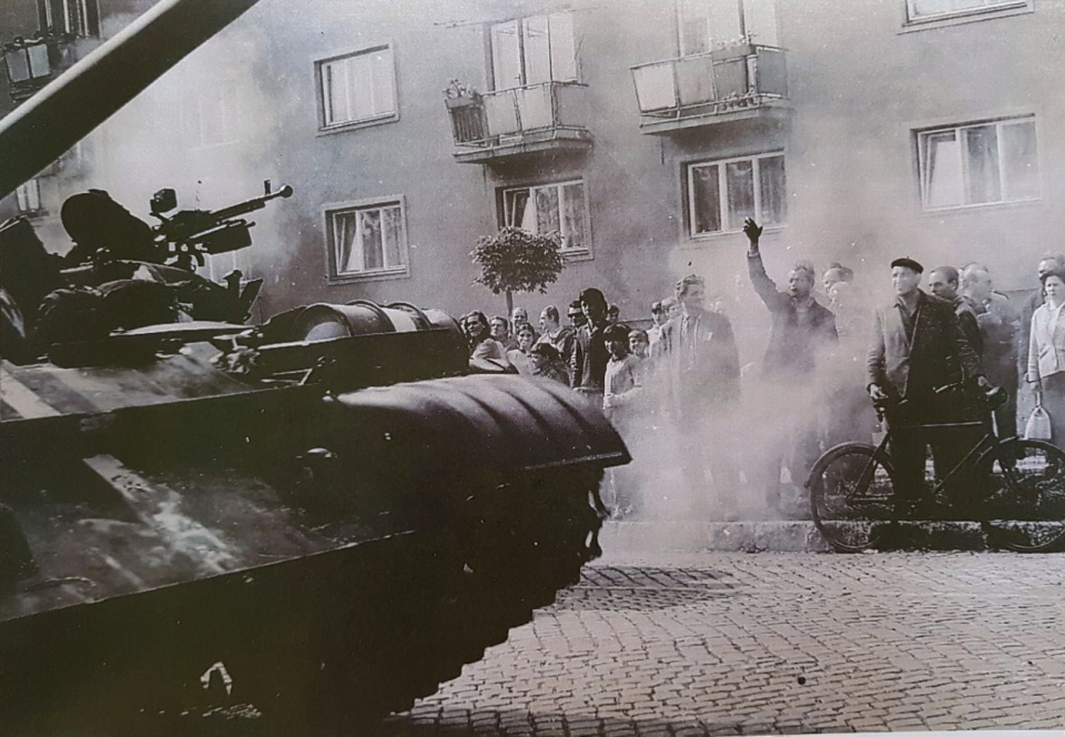 Sierpień 1968 r. Sumperk - polskie czołgi na ulicach miasta - materiały udostępnione przez Kvetoslava Growkę z Archiwum Miejskiego w Jeseniku [fot. Marta Klubkowska]