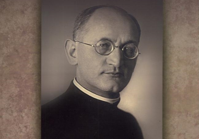 Ksiądz Teodor Sasała - fotografia z okładki książki autorstwa Tymoteusza Moreli