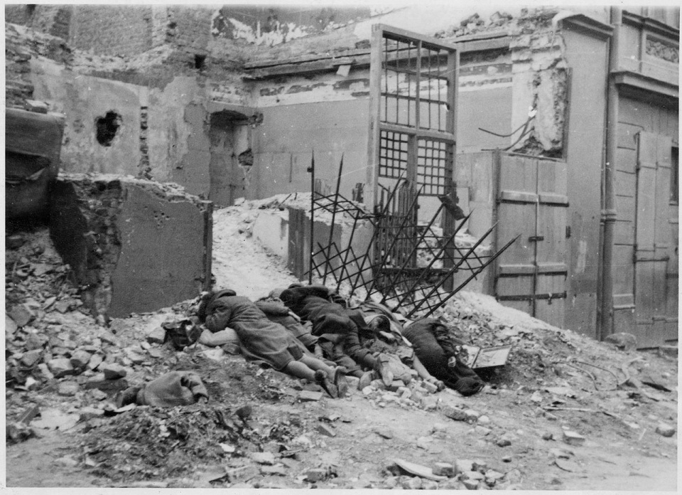 Fotografia z Raportu Stroopa. Powstanie w getcie warszawskim, 1943 r. [fot. https://research.archives.gov/description/6003996]