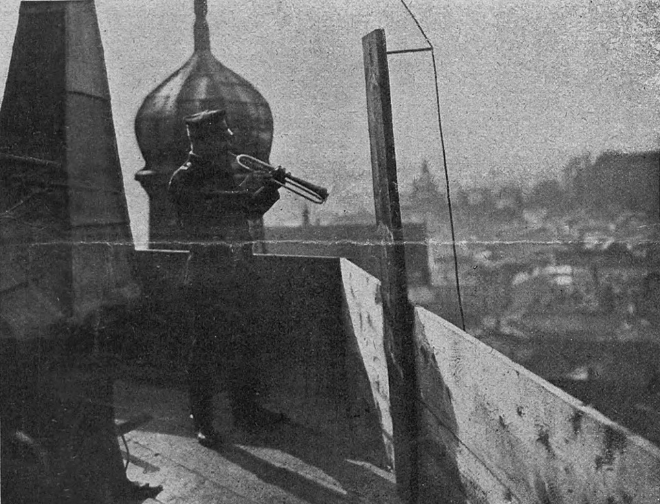 Hejnalista z wieży mariackiej w Krakowie (1913) [fot. wikipedia/domena publiczna]