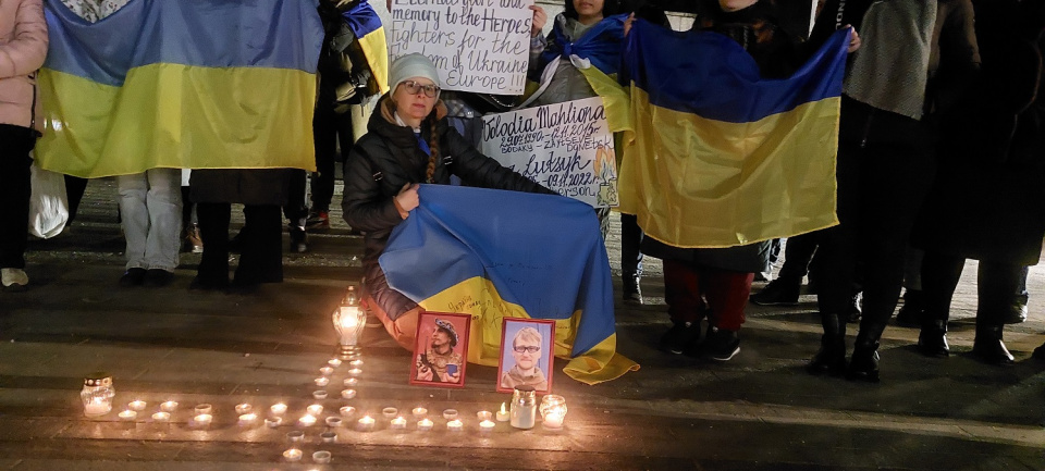 В Ополі 24 лютого на головній площі міста вшанували пам’ять полеглих захисників України (фото Світлани Мех)