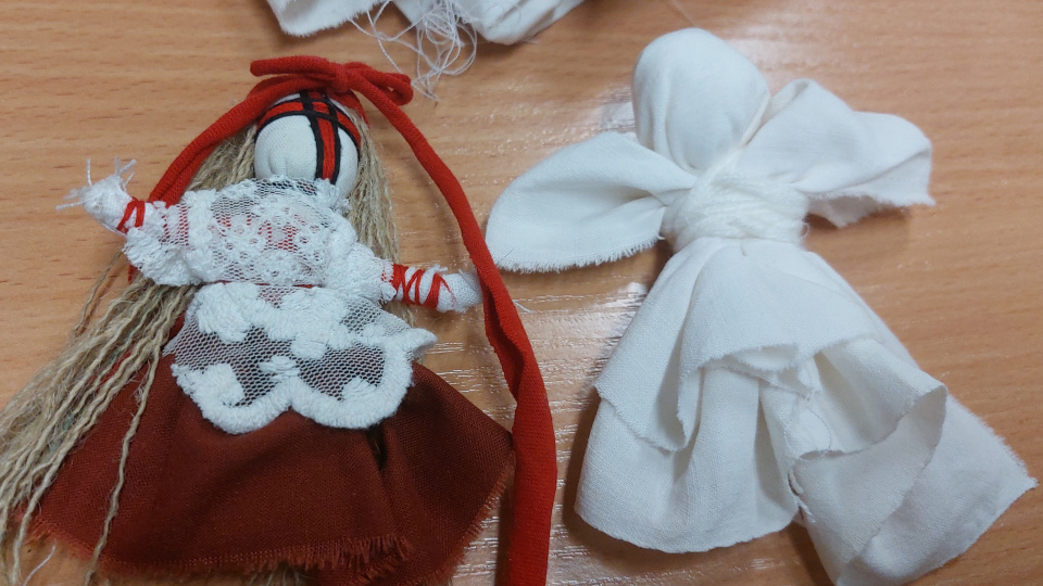 У "Галереї М" Ополя відбувся майстер-клас Михайла Янка із ляльки-мотанки (фото Світлани Мех)