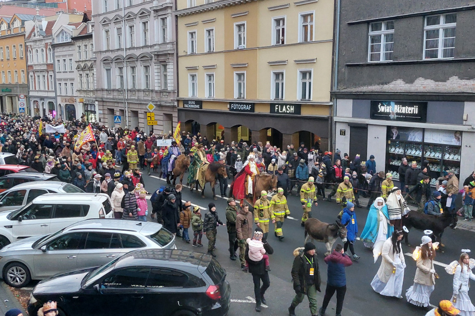 Масова процесія Трьох королів в Ополі (фото Світлани Мех)