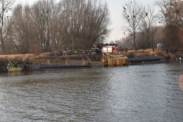 Brzeska prokuratura prowadzi śledztwo w sprawie tonącej barki