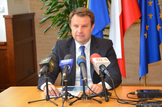 Prezydent Wiśniewski zarzuca gminom kłamstwa w skardze do premier Beaty Szydło