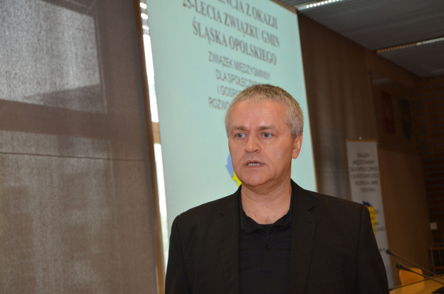Czesław Tomalik: chcą odwrócić uwagę od zwolnień nauczycieli