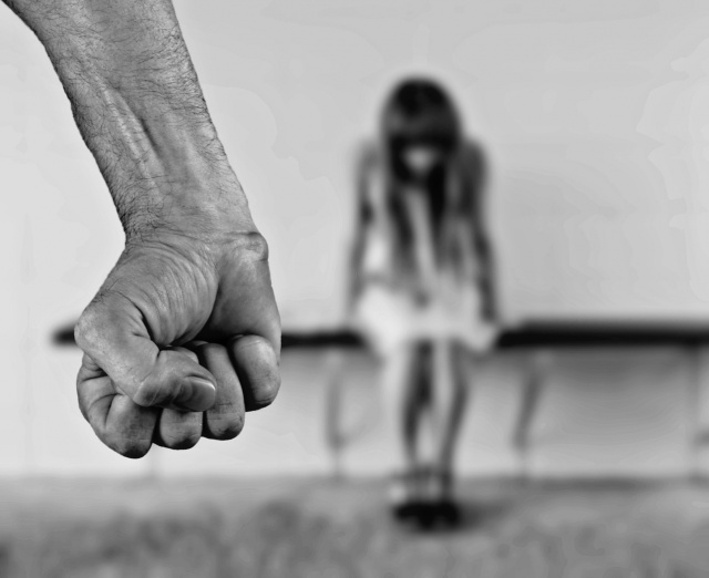 Przymusowa izolacja może sprzyjać przemocy w rodzinie. Małgorzata Kozak o problemie, którego rozmiaru nie znamy