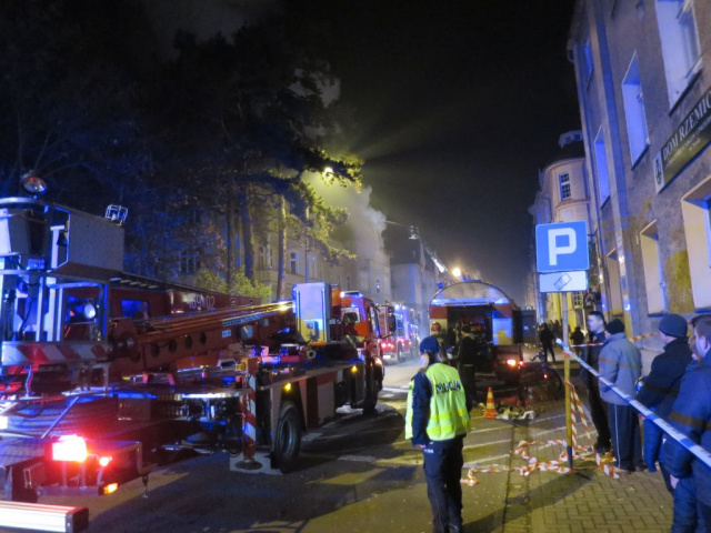 Pożar budynku Komendy Powiatowej Policji w Nysie. Jutro sztab kryzysowy w gminie [ZDJĘCIA]