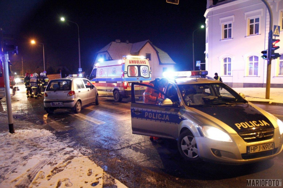 W Opolu na ulicy Mieszka I zderzyły się dwa samochody osobowe (fot. Mariusz Materlik)