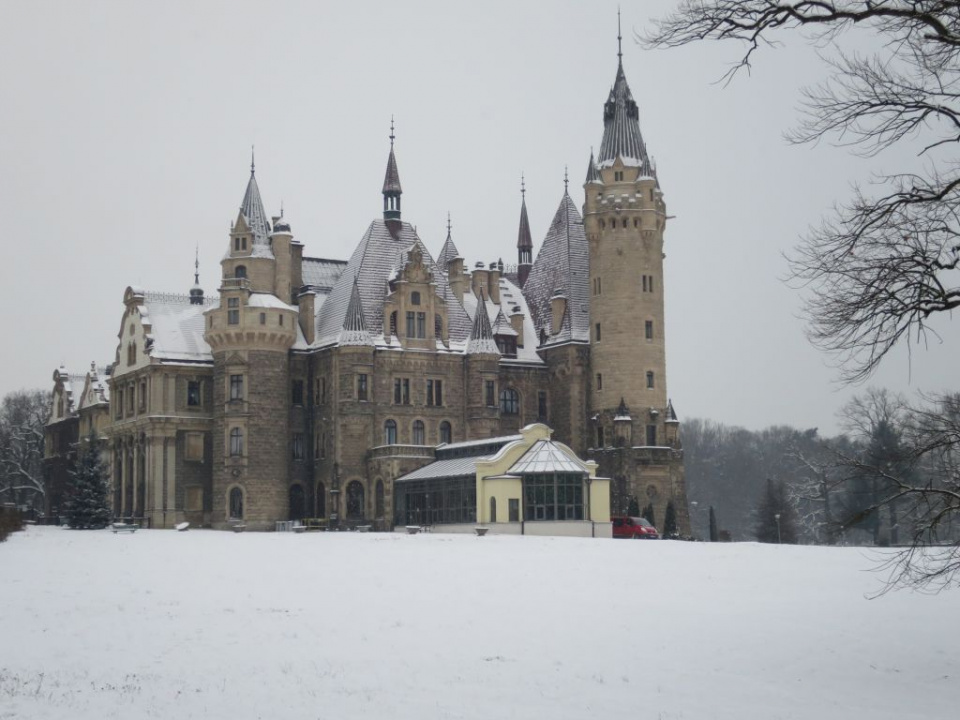 Zamek w Mosznej zimą [ foto: Bogusław Kalisz ]