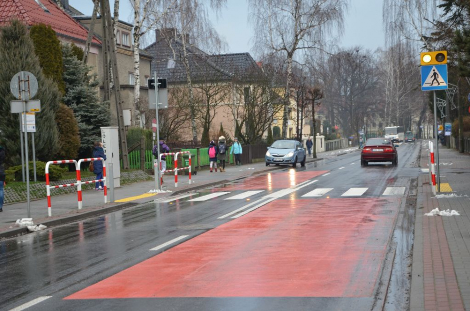 Inteligentne przejście dla pieszych zwiększa bezpieczeństwo w Oleśnie [fot. Piotr Wrona]