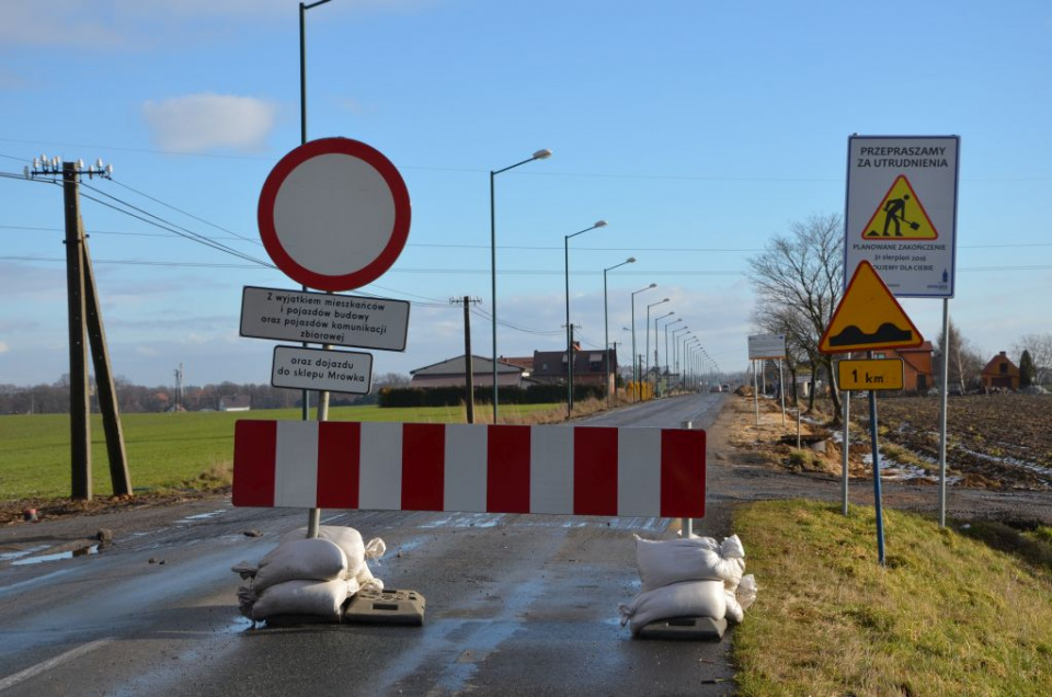 Kierowcy łamią przepisy na ulicy Opolskiej w Oleśnie [fot. Piotr Wrona]