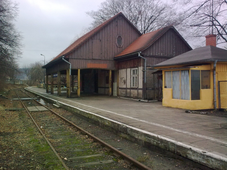 Dworzec kolejowy w Głuchołazach [zdj. Jan Poniatyszyn]