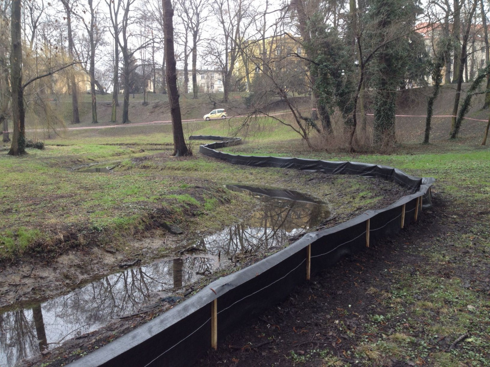 Zabytkowa fosa w Brzegu doczeka się remontu [fot. Maciej Stępień]