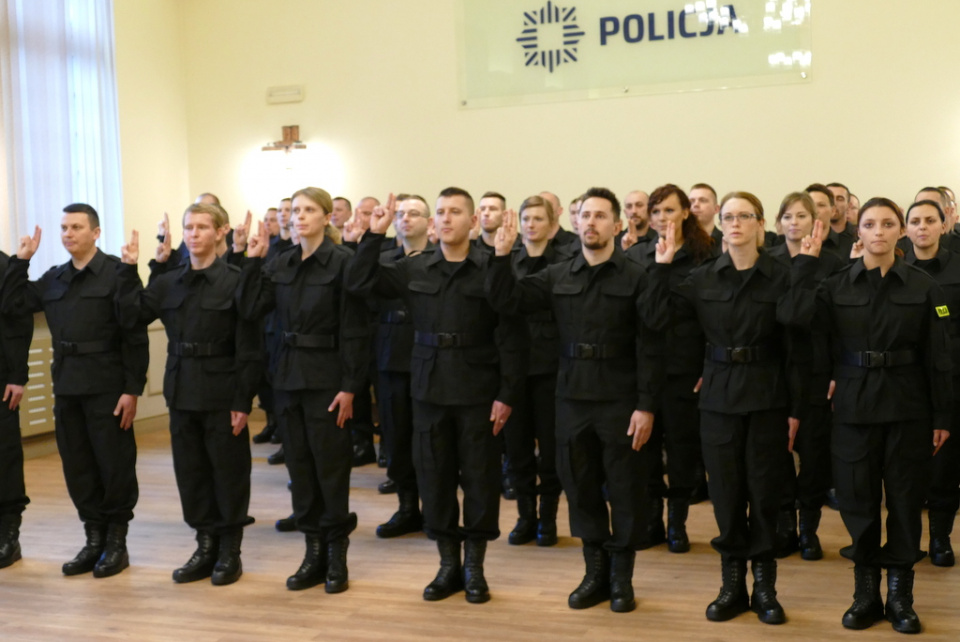 Ślubowanie policjantów w KWP Opole [fot. Monika Antczak]