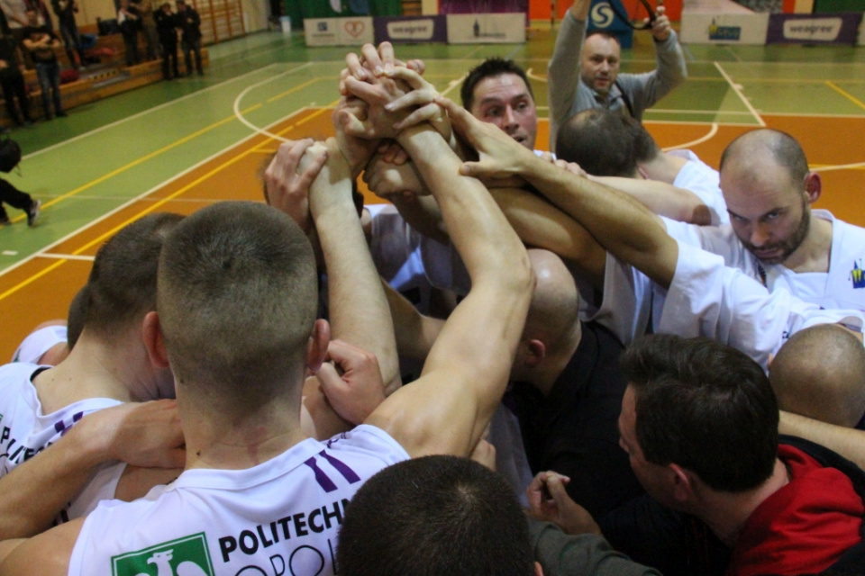 Koszykarze. AZS PO Opole - Basket Bielsko Biała 62:52. II runda play off o awans do 2 ligi. Mecz w Opolu 16.03.2016