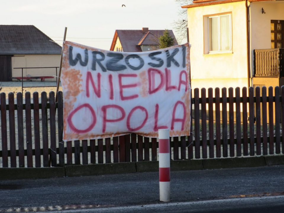 Protestują przeciw powiększaniu Opola [ foto: Bogusław Kalisz ]