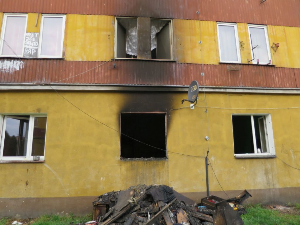 Pożar w bloku socjalnym w Zdzieszowicach [ foto: Bogusław Kalisz ]