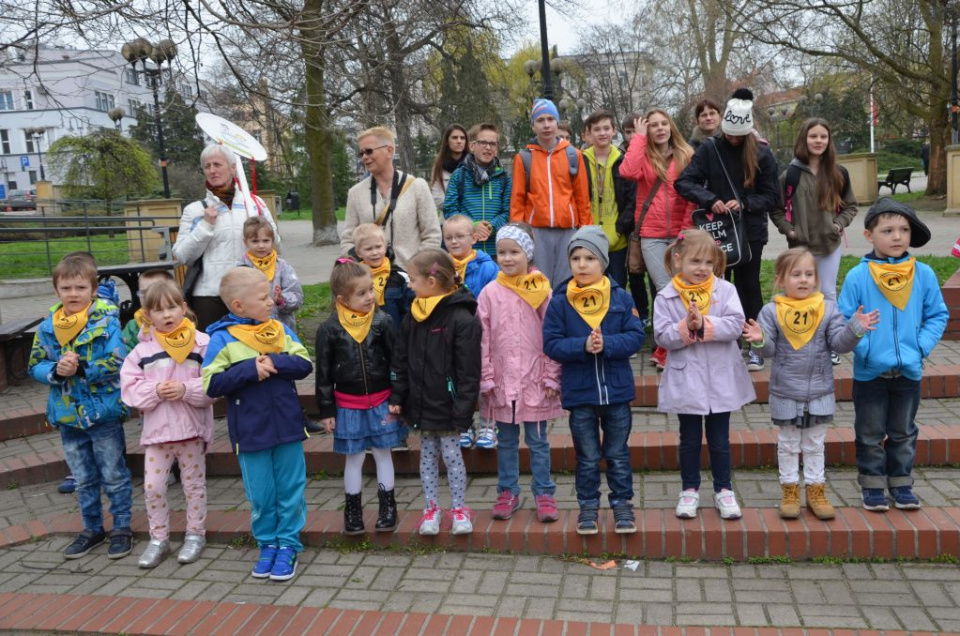 Ekolodzy zorganizowali dziś w Opolu happening "Listy dla Ziemi" [fot. Piotr Wrona]