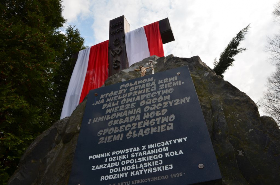 Opolanie upamiętnili Polaków zamordowanych siedemdziesiąt sześć lat temu przez NKWD [fot. Piotr Wrona]