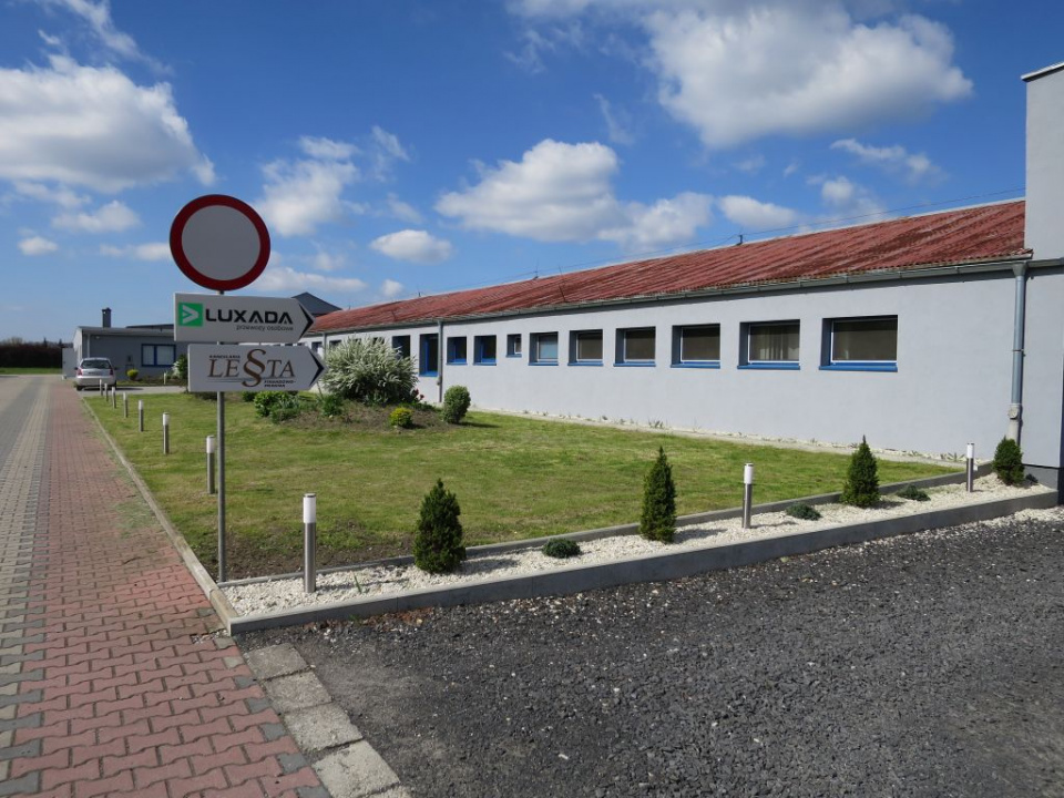 Siedziba i samochody firmy Luxada w Obrowcu [ foto: Bogusław Kalisz ]