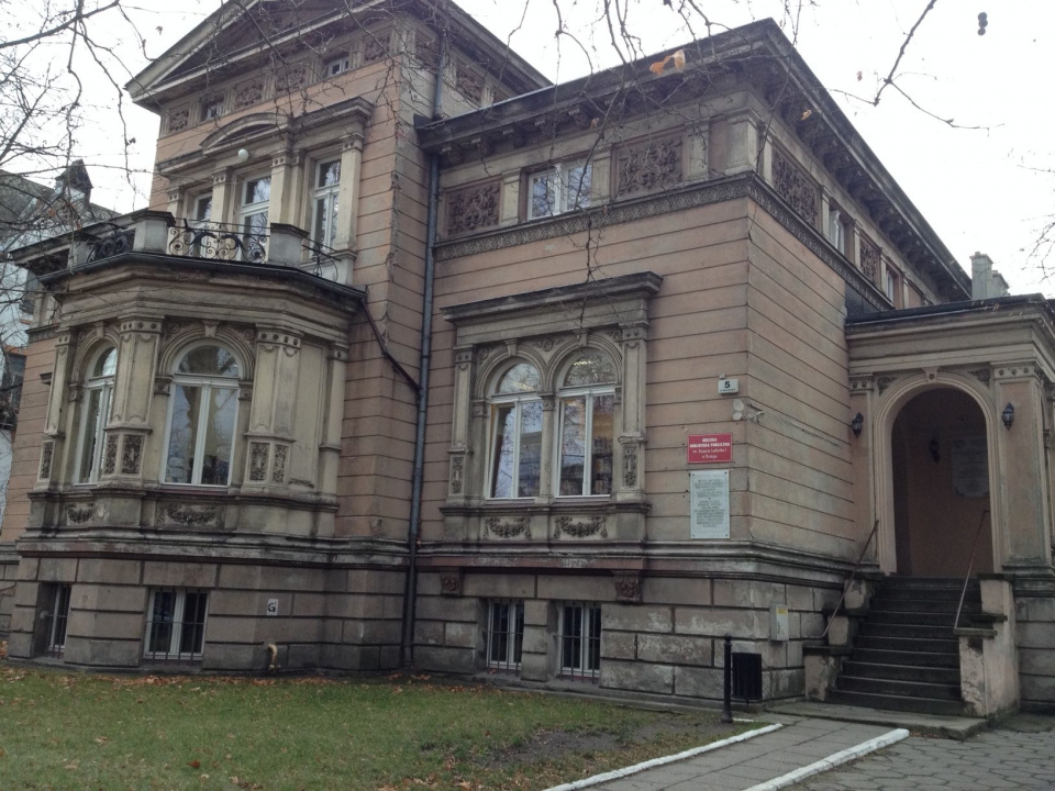 Brzeska biblioteka po wielu latach doczeka się remontu [fot. Maciej Stępień]