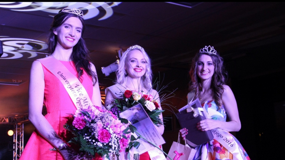Gala Miss Uniwersytetu Opolskiego 2016. Joanna Ziemiańska, Galyna Solodovnyk i Laura Hergesell [fot. Daria Placek]