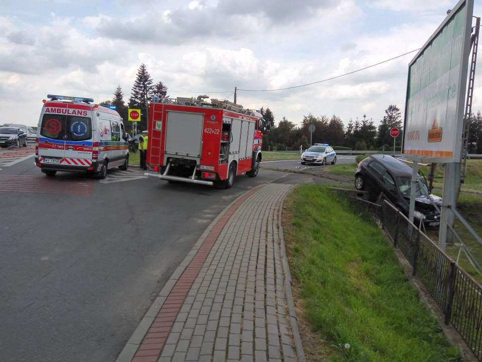 Wypadek na skrzyżowaniu w Reńskiej Wsi w powiecie kędzierzyńsko-kozielskim [fot: Leszek Pietrzak]