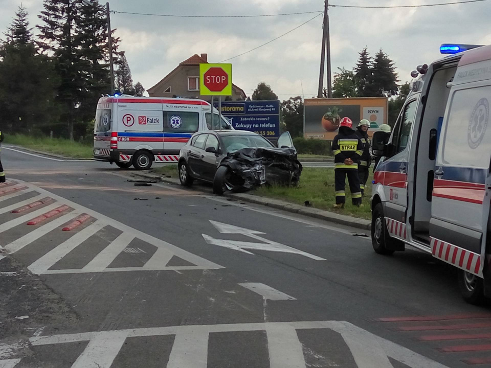 Wypadek na skrzyżowaniu w Reńskiej Wsi w powiecie kędzierzyńsko-kozielskim [fot: Leszek Pietrzak]