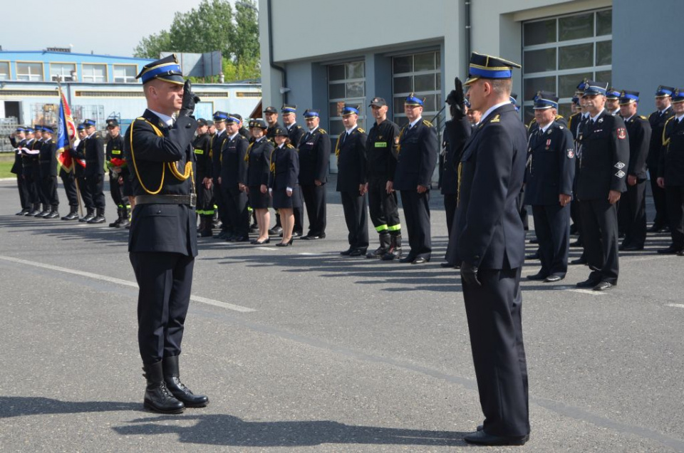 Strażacy zawodowi z Opola wraz ochotnikami spotkali się na uroczystym apelu [fot. Piotr Wrona]