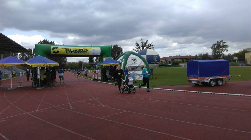 Wiosenna edycja Testu Coopera na opolskim stadionie [fot. Daria Placek]