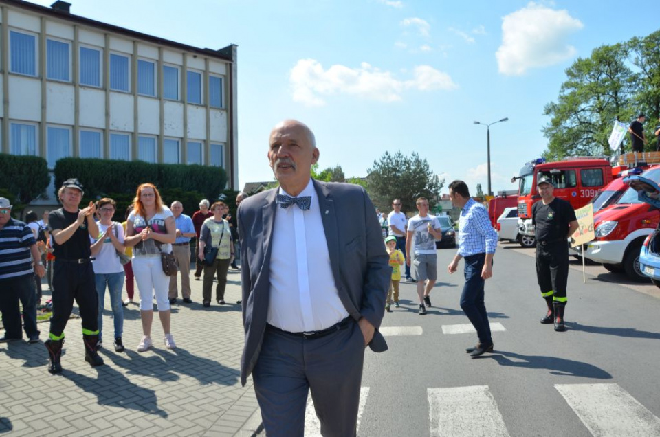Janusz Korwin-Mikke przyjechał dziś do Dobrzenia Wielkiego, aby poprzeć sprzeciw wobec Dużego Opola [fot. Piotr Wrona]