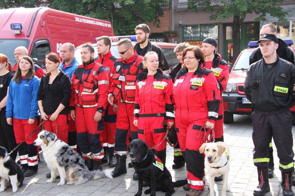 Ratownicy z psami podczas brzeskich ćwiczeń [fot. UM Brzeg]