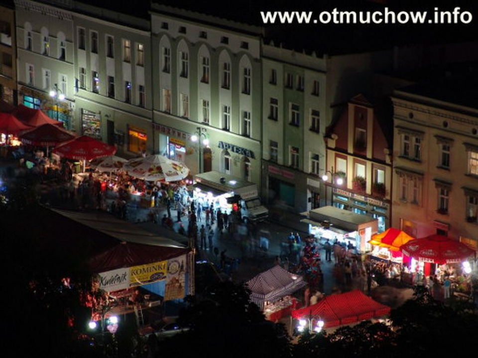 Otmuchowski rynek nocą [fot.UM Otmuchów]