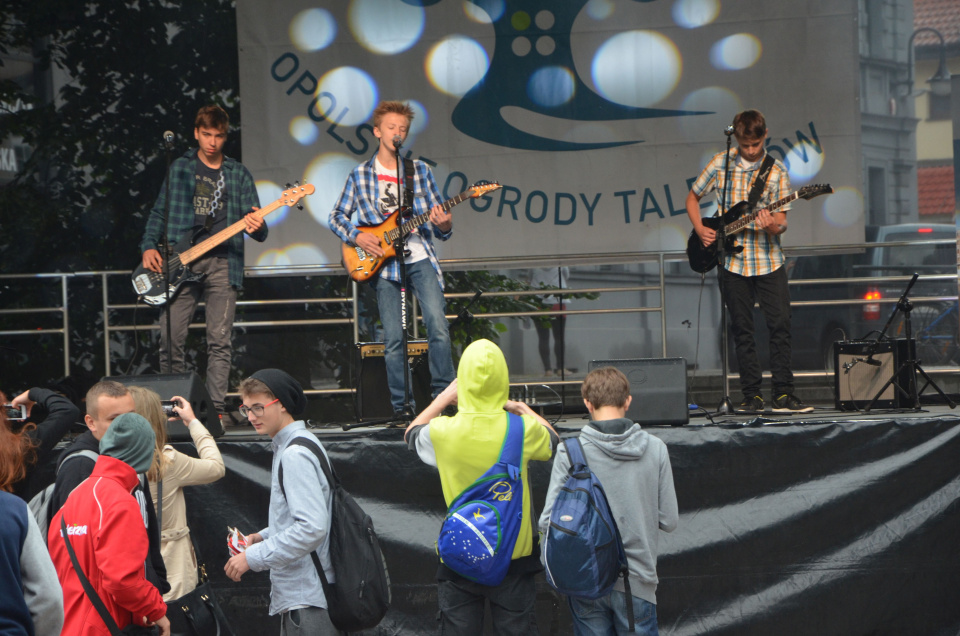 Pokazy opolskiej młodzieży na placu Wolności w Opolu [fot. Piotr Wrona]