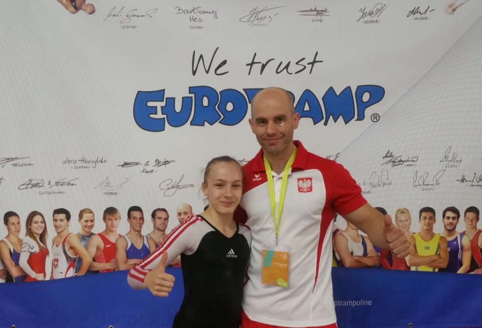 Weronika Lesik i jej trener Adam Antoszczyk podczas zawodów Pucharu Świata we Włoszech. Brescia 2016 [fot. archiwum klubowe]