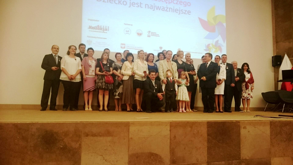 Wyróżnieni podczas IV Kongresu Rodzicielstwa Zastępczego w Warszawie [fot. Adam Lecibil]