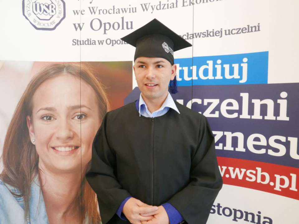 Andrzej Łukaszczykiewicz odebrał dyplom ukończenia WSB [fot. Piotr Wrona]