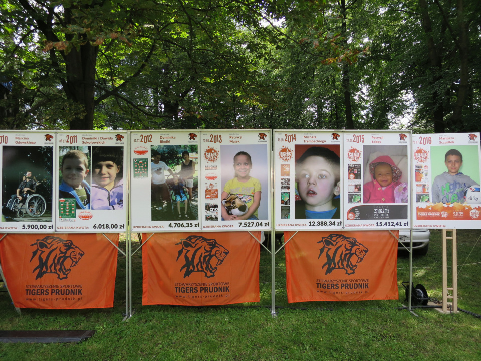Te dzieci wsparto organizując „Piknik Sportowy Prudnik Cup” [zdj. Jan Poniatyszyn]