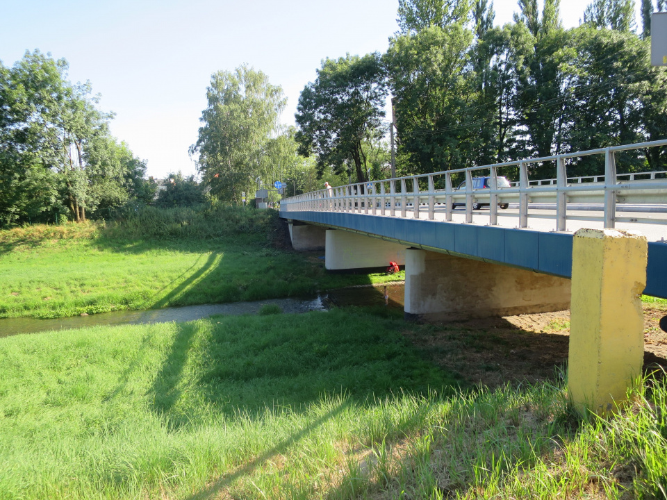 Powiatowy most na rzece Prudnik, którego nośność ma dopuszczać ruch samochodów ciężarowych [zdj. Jan Poniatyszyn]