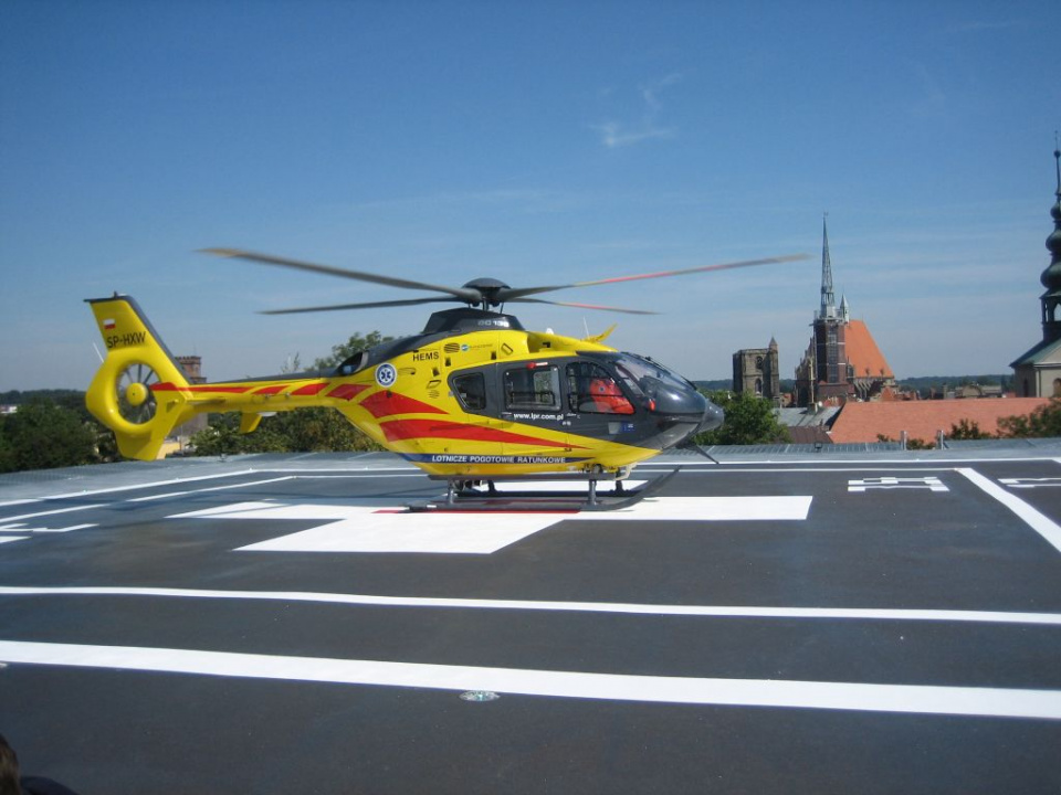 Helikopter sanitarny na lądowisku w Nysie [fot.Dorota Kłonowska]