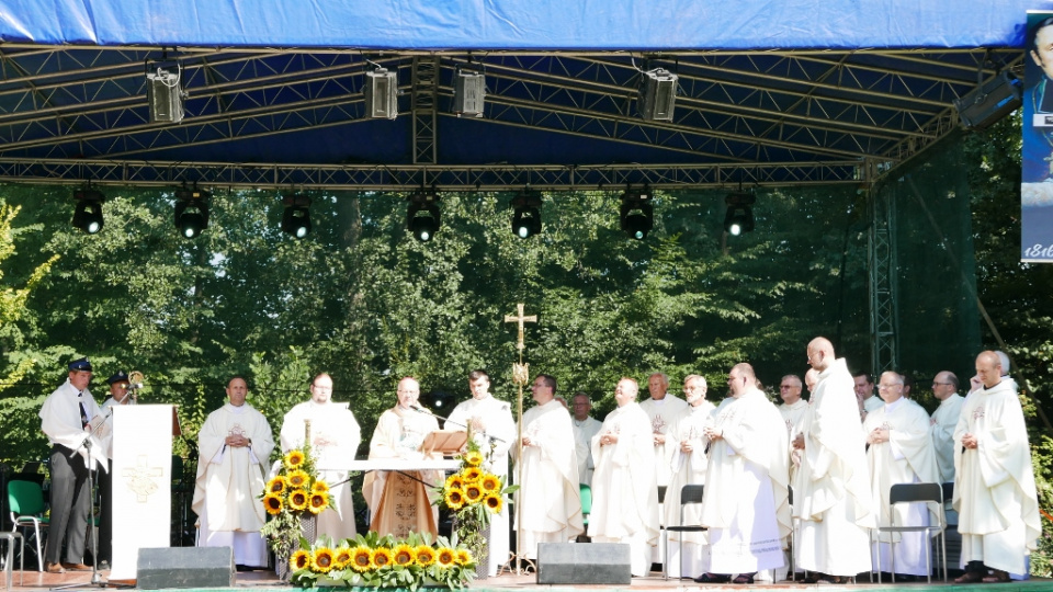 Uroczystej mszy świętej przewodził biskup Andrzej Czaja [fot. Katarzyna Zawadzka]