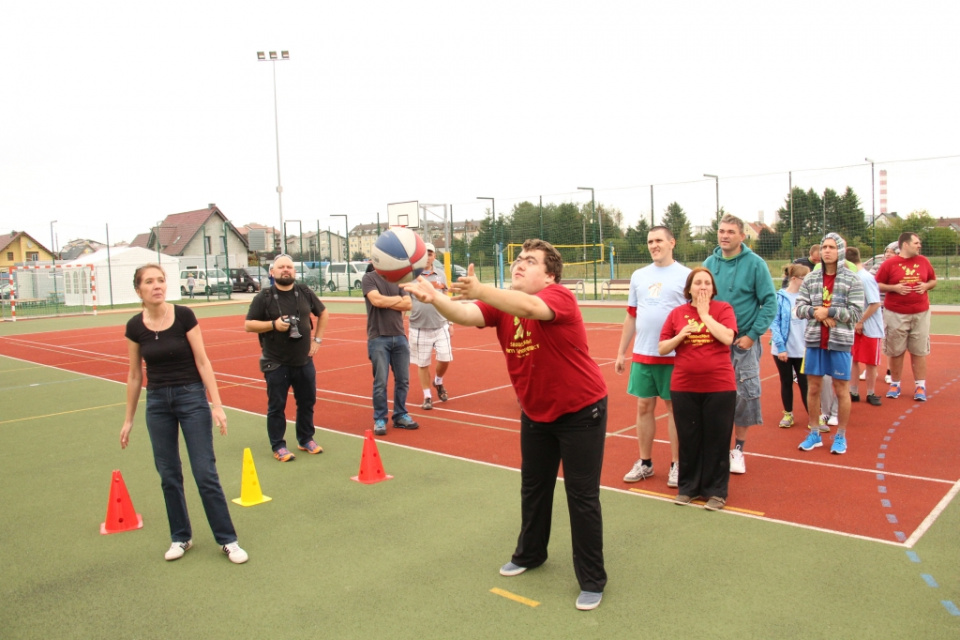 Sport niepełnosprawnych. II Igrzyska LZS osób niepełnosprawnych. Dobrzeń Wielki 18.09.2015 [fot. Donat Przybylski]