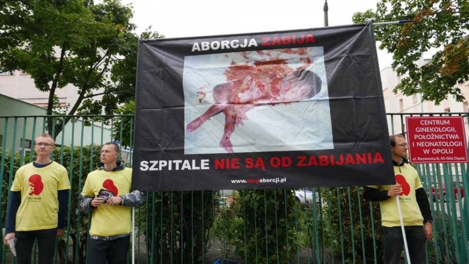 Manifestacja przed szpitalem położniczym w Opolu [fot. Piotr Wrona]