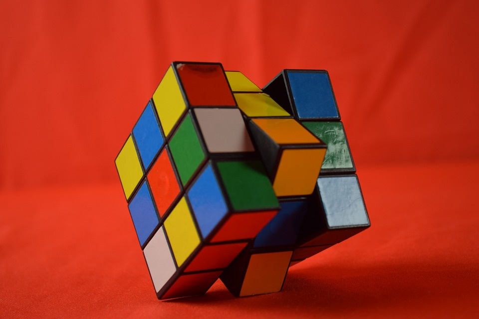 Pasjonaci układania kostki Rubika zmierzą się w Opolu - przyjdź pokibicować, też tam będziemy! [fot. https://pixabay.com/pl]