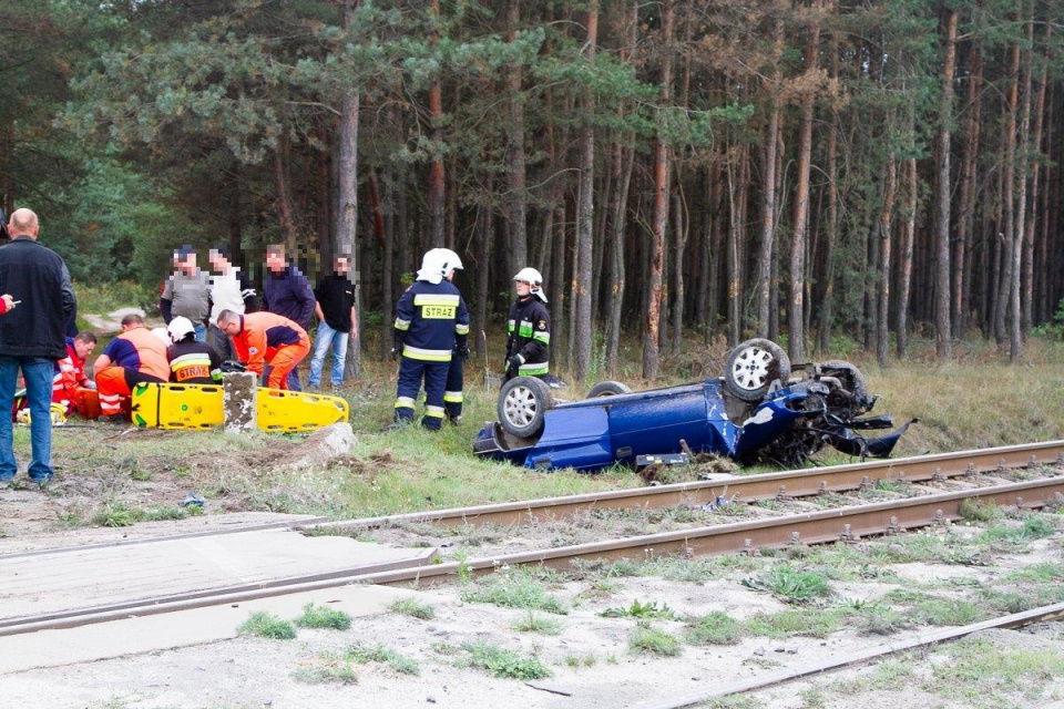 wypadek na przejeździe kolejowym [fot. OSP Stare Siołkowice]