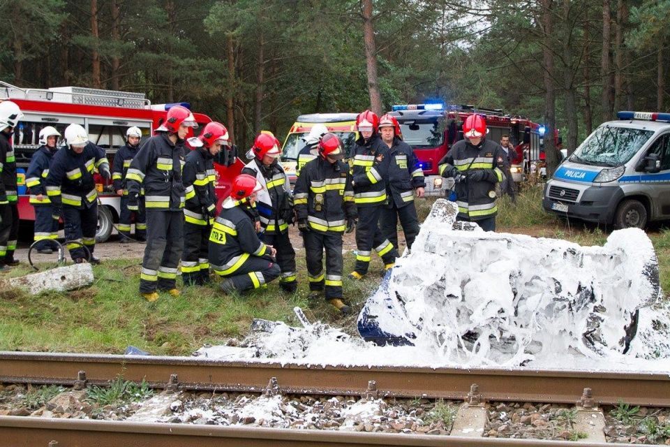 wypadek na przejeździe kolejowym [fot. OSP Stare Siołkowice]